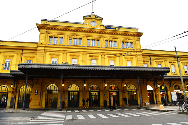 モデナ駅の外観の写真