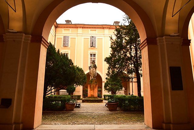 エステンセ美術館（Galleria Estense）の中庭